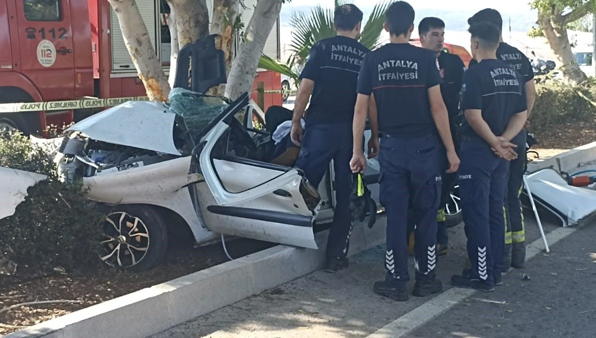 Antalya'daki kazada aynı aileden 3 kişi hayatını kaybetti Antalya'daki kazada aynı aileden 3 kişi hayatını kaybetti