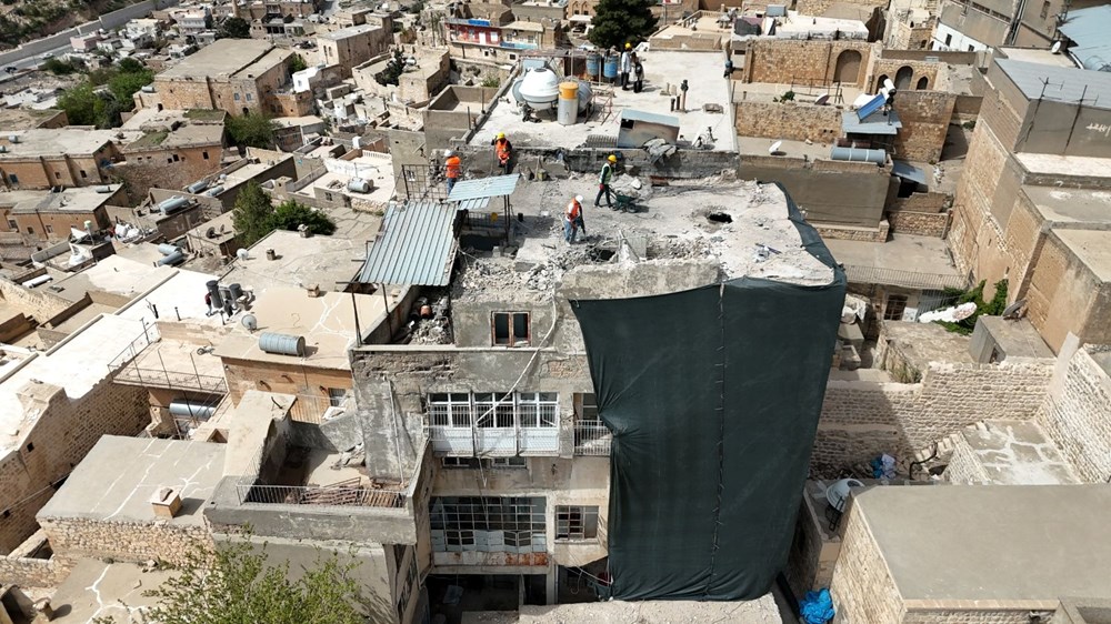 Mardin'de tarihi dokuyu bozan binalar yıkılıyor 72
