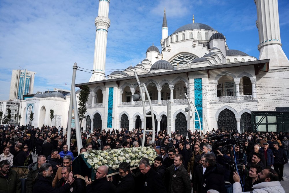 Yangın faciasında hayatını kaybeden eşi ve kızlarını son yolculuğuna uğurladı | Acılı baba: Devletimiz gereğini yapacaktır - 11