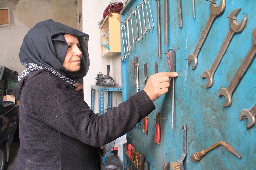 40 yıllık eşinin dağ gibi arkasında durdu: Sanayinin tek kadın çırağı - 6