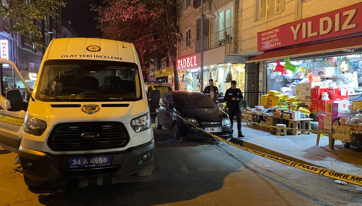 Esenyurt'ta alışveriş yapan çifte silahlı saldırı: 1 ölü, 1 yaralı Esenyurt'ta alışveriş yapan çifte silahlı saldırı: 1 ölü, 1 yaralı