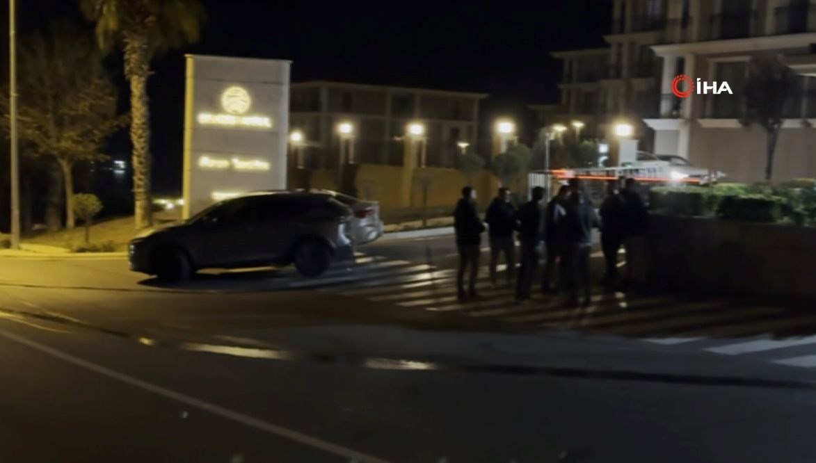 Motosikletli saldırganlardan yaylım ateşi