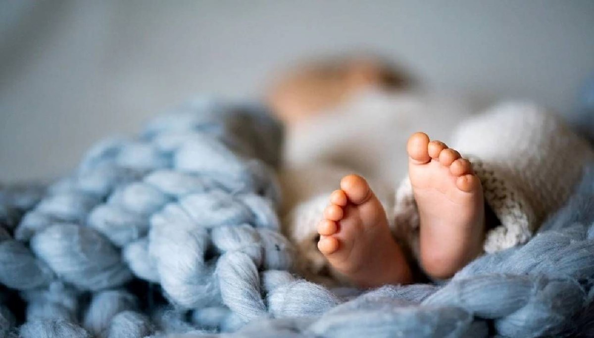 10 günlük bebek cami avlusunda terk edildi