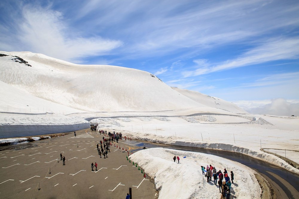 Japonya'da 20 metre derinlikteki kar koridoru yeniden ziyarete açılıyor - 6