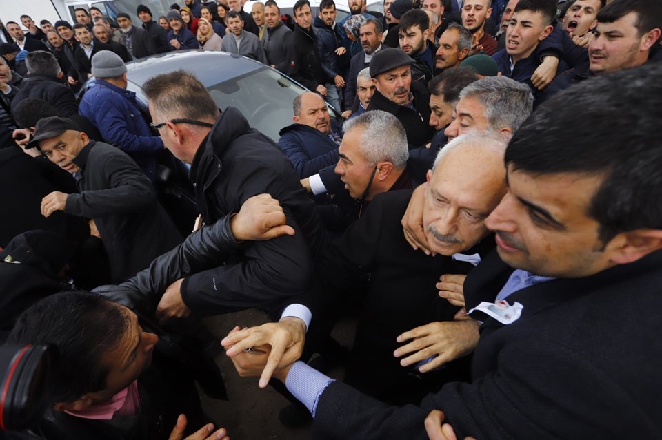 SON DAKİKA: Kılıçdaroğlu'na şehit cenazesinde saldırı - 3