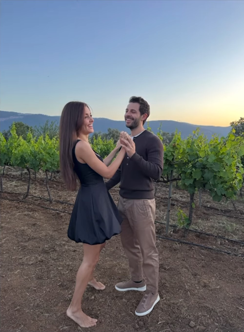 Hande Erçel ile Hakan Sabancı, ikinci yıl dönümlerini kutladı - 3