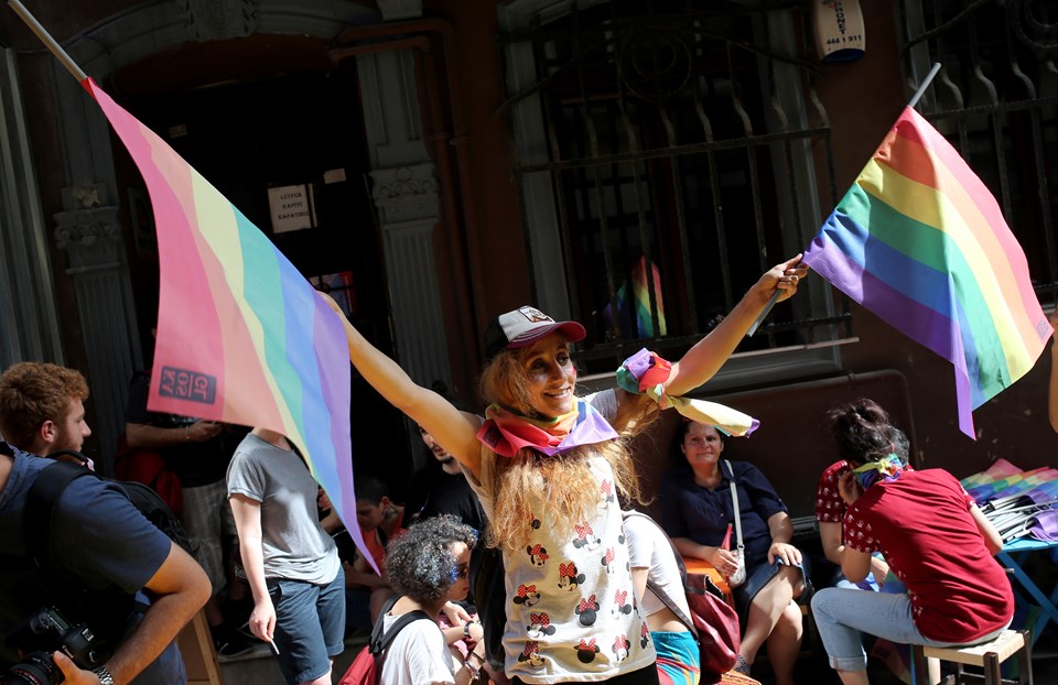 Taksim'deki LGBTİ yürüyüşüne polis müdahalesi - 1
