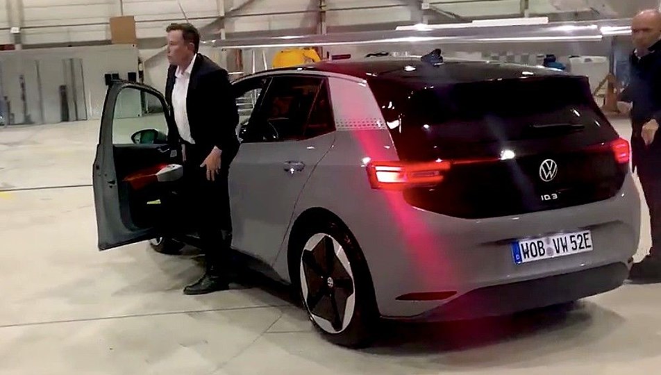 Elon Musk, elektrikli Volkswagen ID.3’i test etti