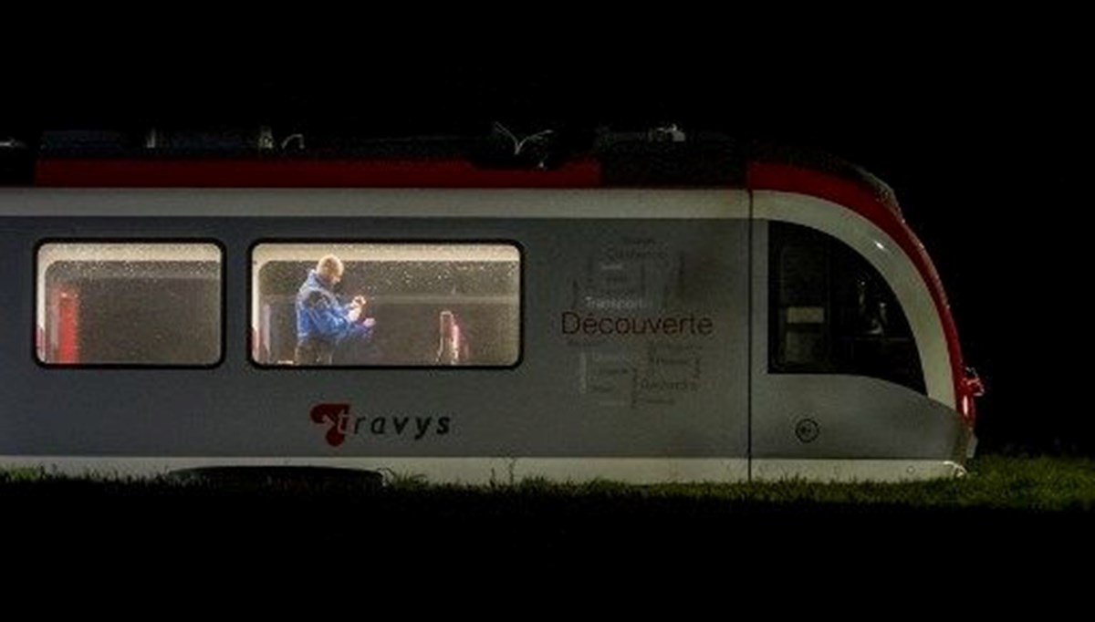 İsviçre'de bir trende 15 kişi rehin alındı, zanlı öldürüldü İsviçre'de bir trende 15 kişi rehin alındı, zanlı öldürüldü