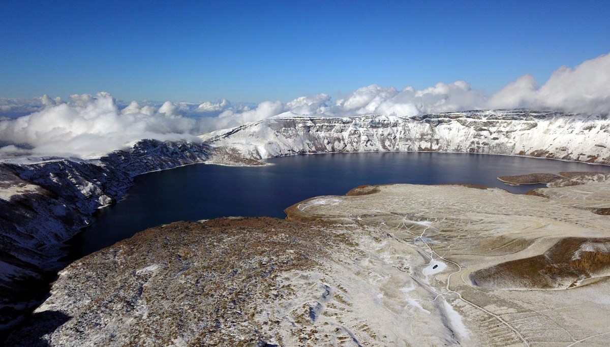 Nemrut Krater Gölü’nde kar manzarası