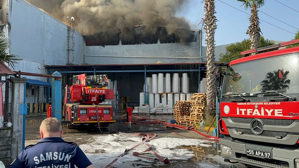 Samsun’da elyaf fabrikasında yangın: Alevler yandaki
fabrikaya da sıçradı - 3