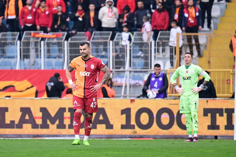 Galatasaray'ın yeni transferine ve Okan Buruk'a ağır eleştiri: