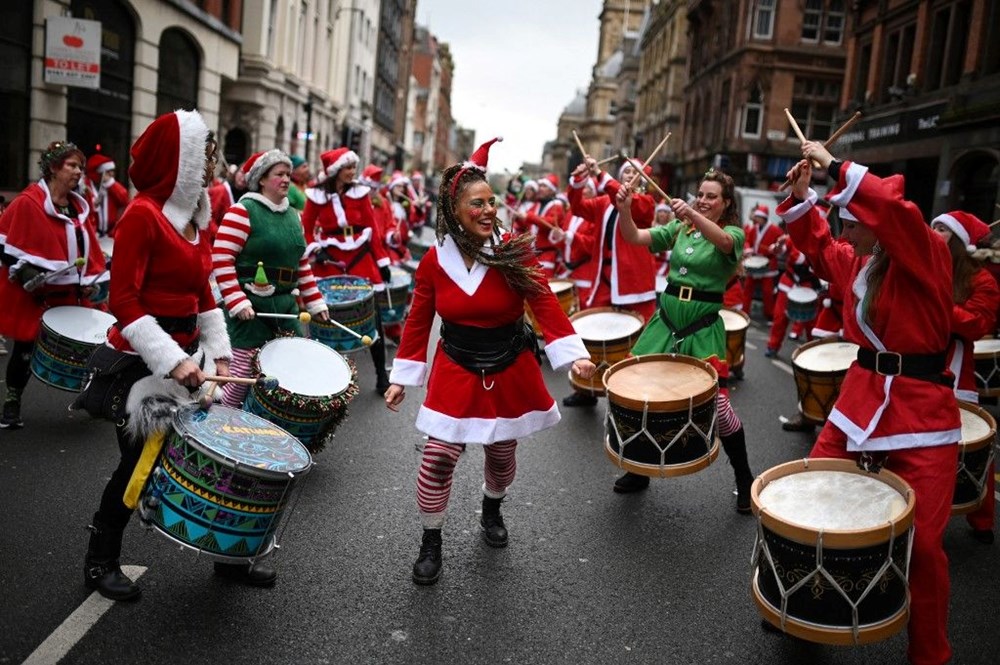 İngiltere'de binlerce Noel Baba koştu - 4