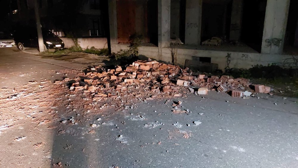 Düzce'de 5,9'luk deprem: Vatandaşlar sokakta - 19