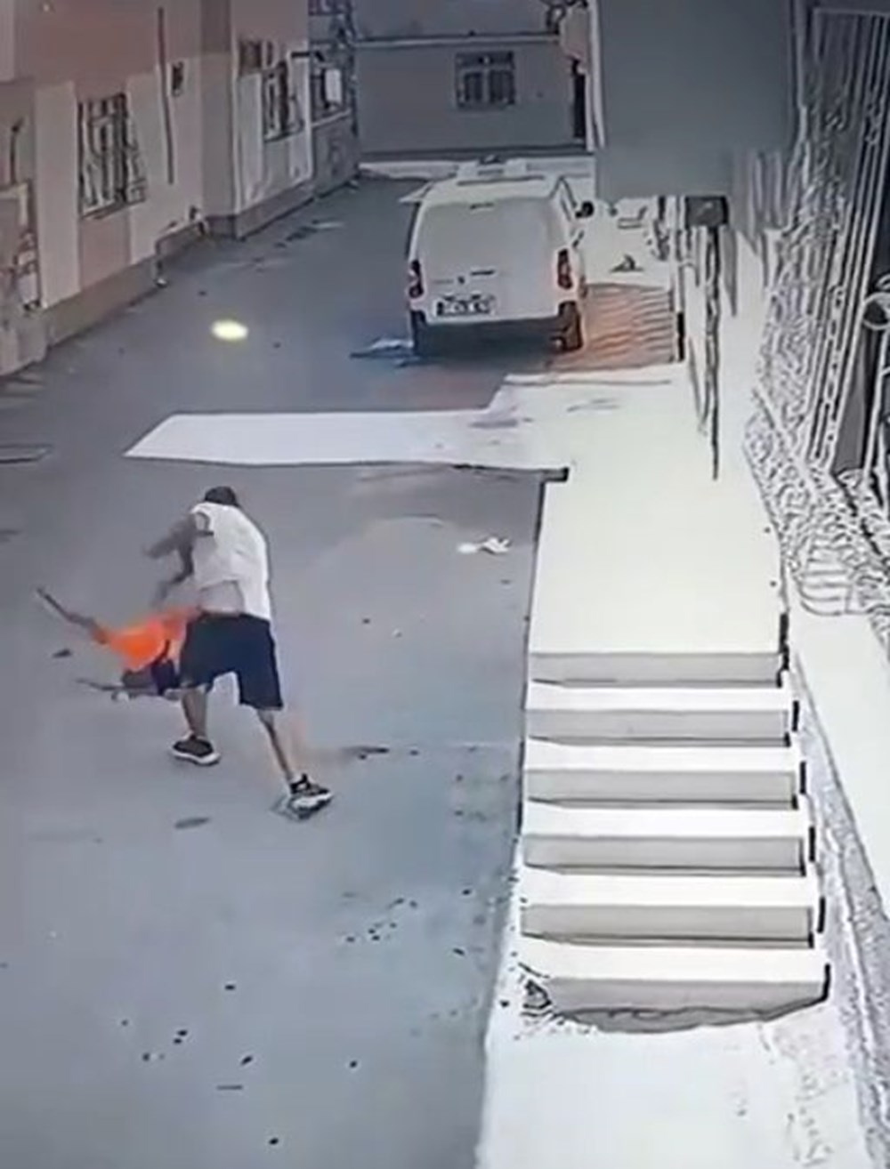 Adana'da vicdansız saldırı: Ayak bileğinden yakalayıp yere fırlattı - 3