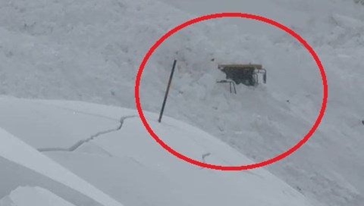 Uludere’de iş makinesinin üzerine çığ düştü Uludere’de iş makinesinin üzerine çığ düştü
