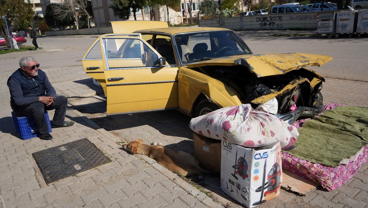 Sosyal medyadan tanışıp evlendi, hayatı kabusa döndü! 62 yaşındaki adam hurda arabasında yaşıyor