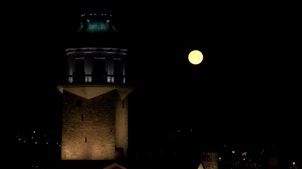 İstanbul'da pembe ay heyecanı: Görsel şölen oluşturdu 74