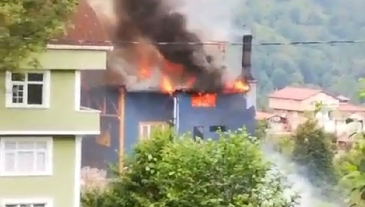 Rize'de çay fabrikasında yangın Rize'de çay fabrikasında yangın