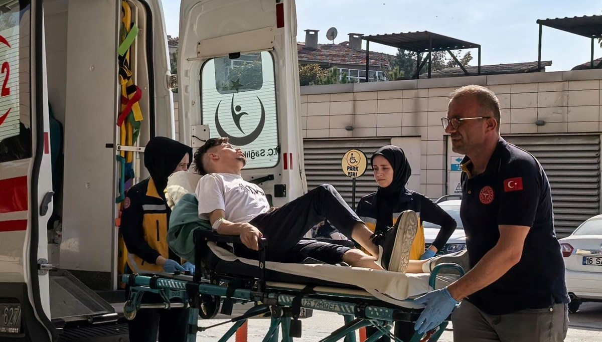 Bursa'da otomobil ile motosiklet çarpıştı: 3 yaralı Bursa'da otomobil ile motosiklet çarpıştı: 3 yaralı