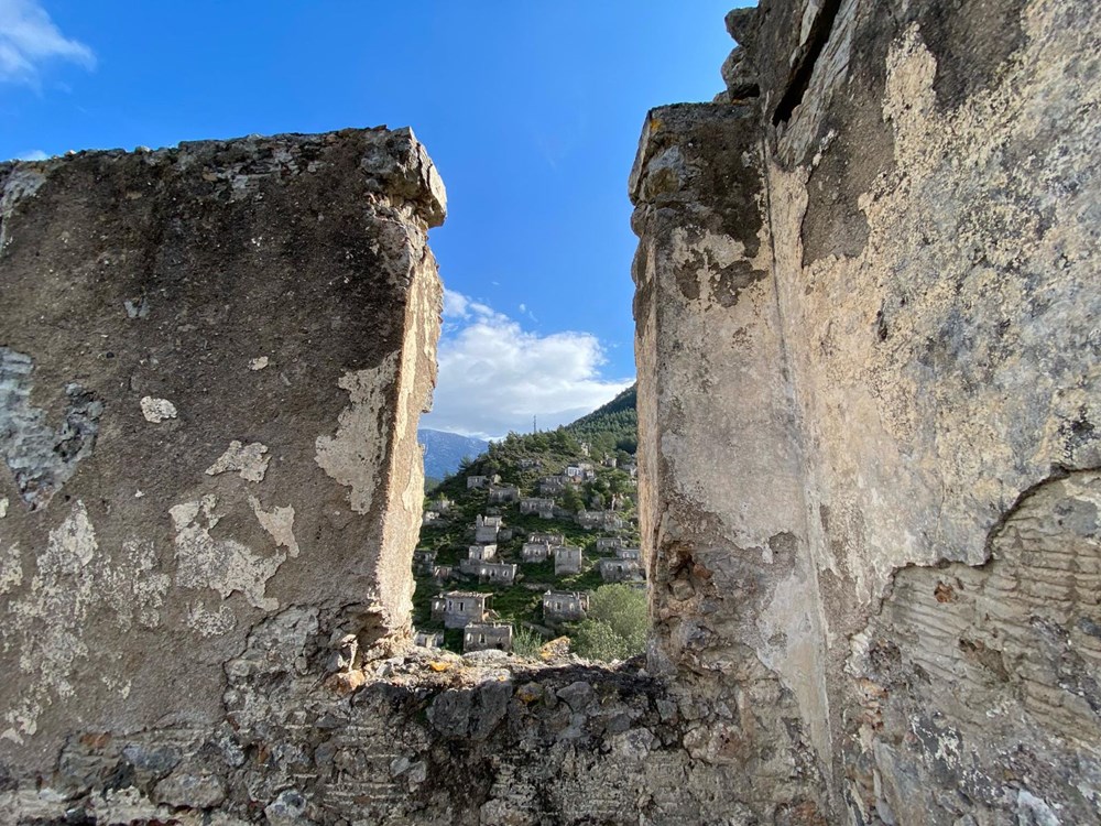 The 'ghost village' is a tourist attraction despite the pandemic - 12