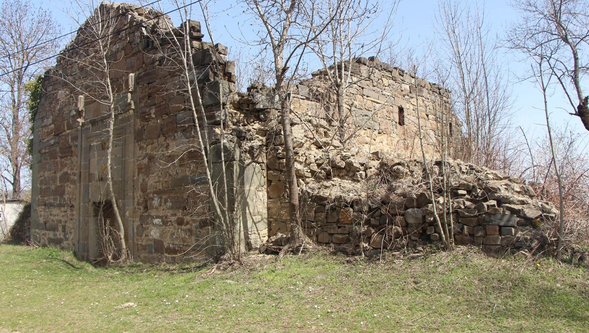 Samsun'da defineciler tarihi kiliseyi talan etti