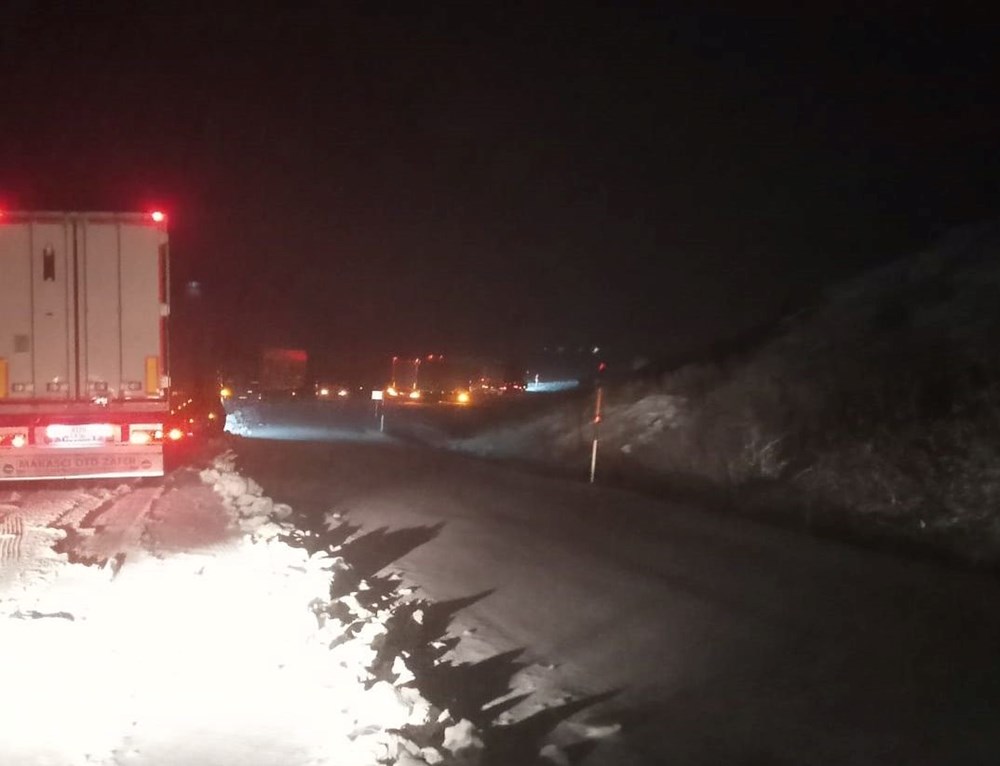 Fırtına ve kar yurdu esir aldı | 9 kişi yaşamını yitirdi, 261 yerleşim yerine ulaşım sağlanamıyor - 13