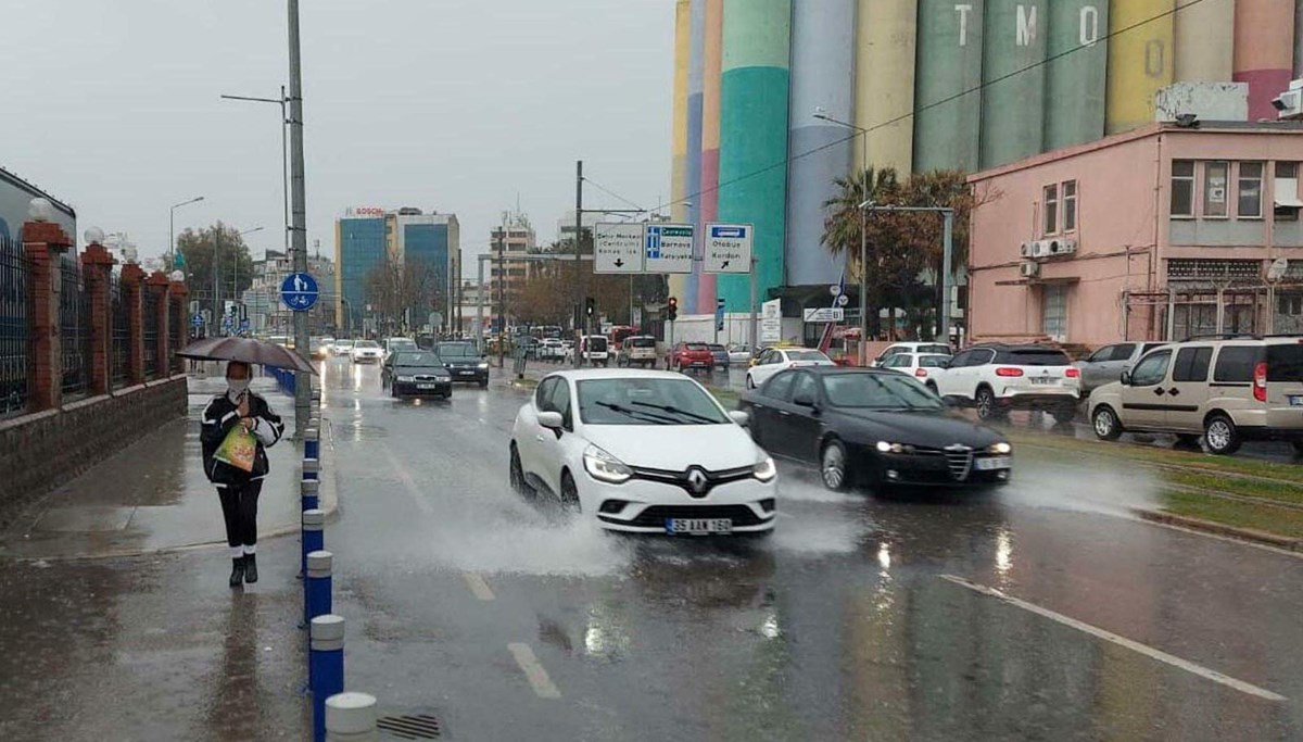 İzmir için kuvvetli yağış uyarısı İzmir için kuvvetli yağış uyarısı