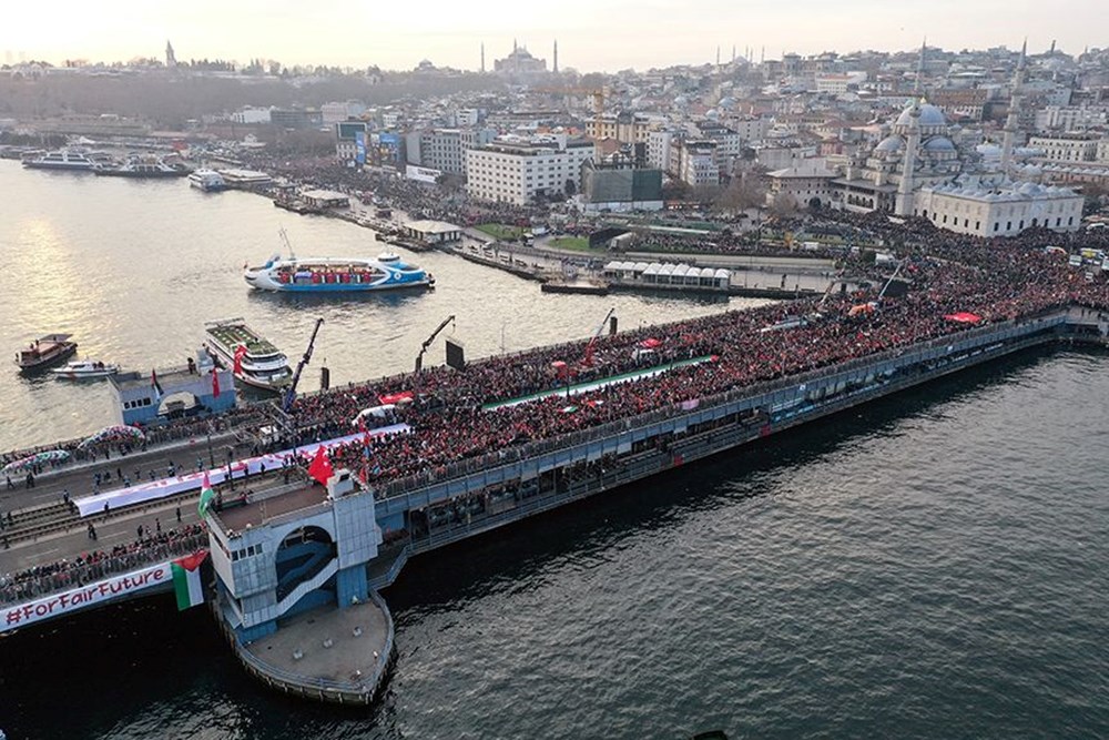 İstanbul'da tarihi buluşma: Binlerce kişi Galata Köprüsü'nde buluştu - 17