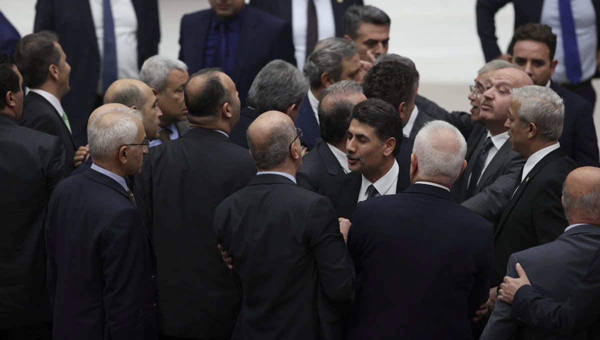 Meclis'te özür tartışması Meclis'te özür tartışması