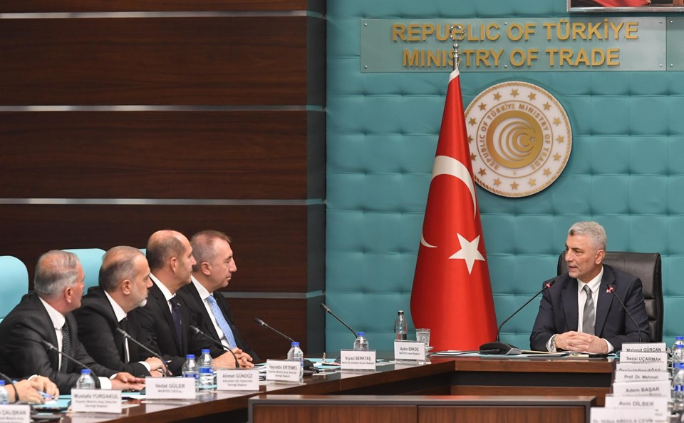 Bakan Bolat: Otomobil fiyatları yüzde 15 düştü, marketlerden de indirim bekliyoruz - 1