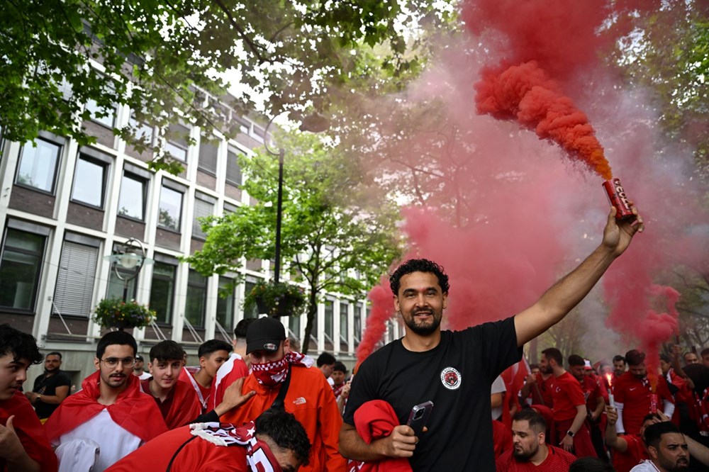 Almanya kırmızı-beyaz oldu! Dortmund'da Türk taraftarlardan şov! - 4