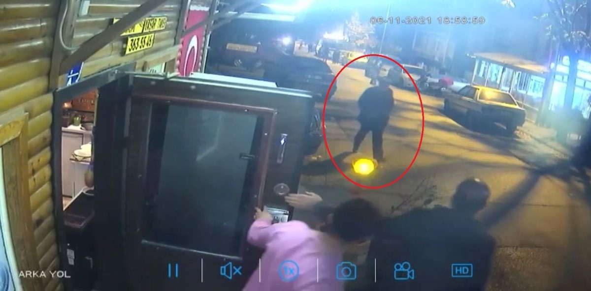 Dolandırıcıyı öldürdüğü, dalga geçen arkadaşlarını da vurunca ortaya çıktı