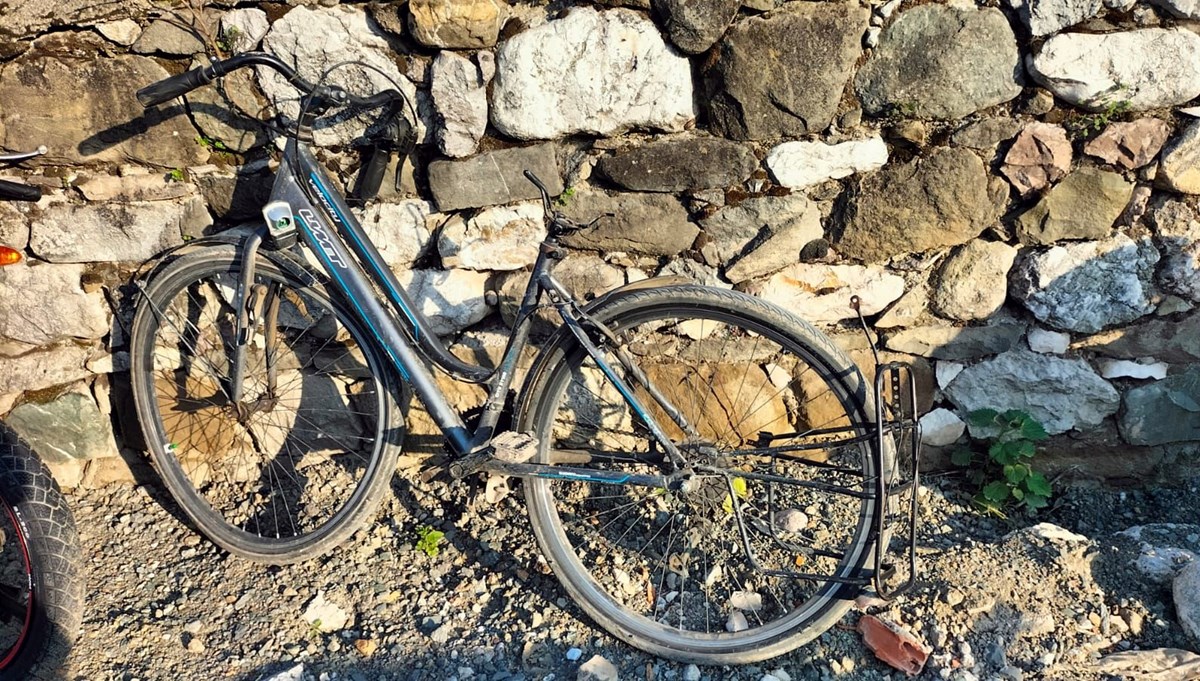 Sakarya'da otomobilin çarptığı bisikletli iki çocuk ağır yaralı Sakarya'da otomobilin çarptığı bisikletli iki çocuk ağır yaralı