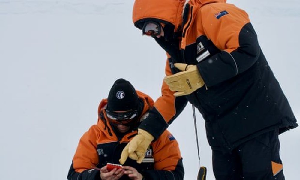 Dünya alarm veriyor: Antarktika'ya ilk kez karla karışık mikroplastik yağdı - 1