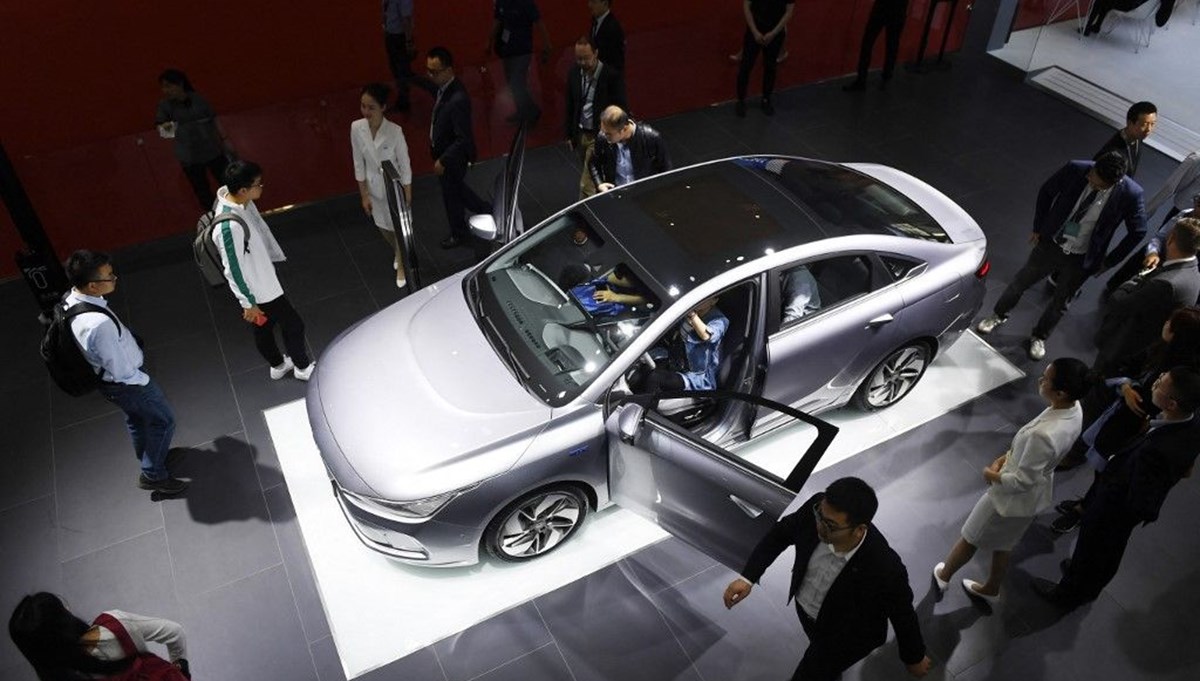 Çin’in en büyük otomobil üreticisi Geely'den Tesla hamlesi: Lüks elektrikli araç üretecek
