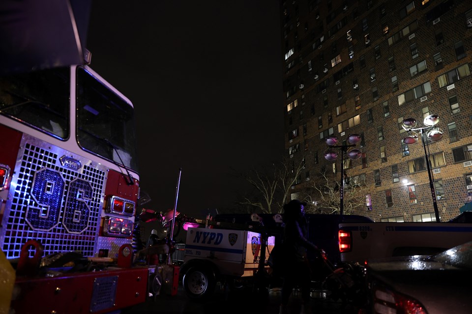 New York'ta apartman yangını: 19 kişi yaşamını yitirdi - 1