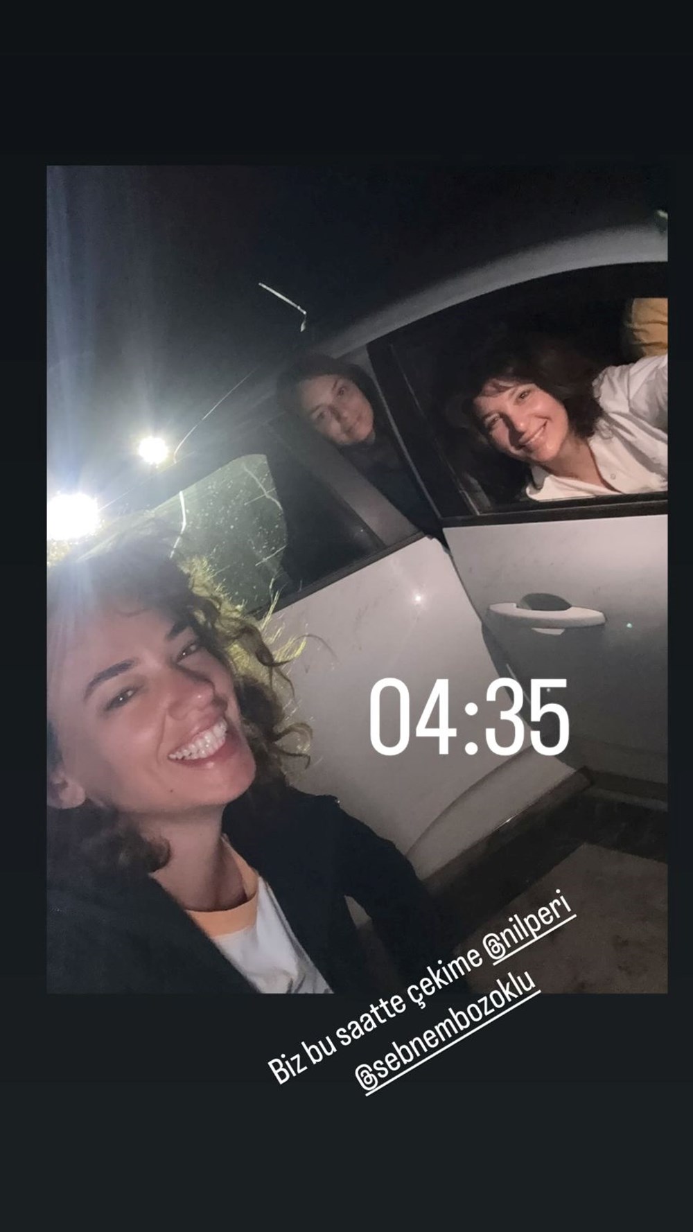 Seda Bakan'dan set kareleri: Rol arkadaşlarıyla poz verdi - 3