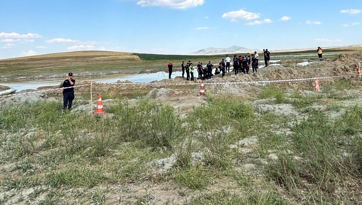 Sıcaktan bunalıp baraja giren iki kız çocuğundan acı haber