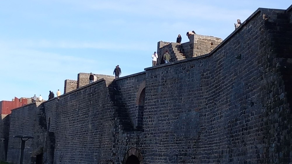Tarihi surlarda selfie tehlikesi: 1 haftada 2 kişi düştü - 5