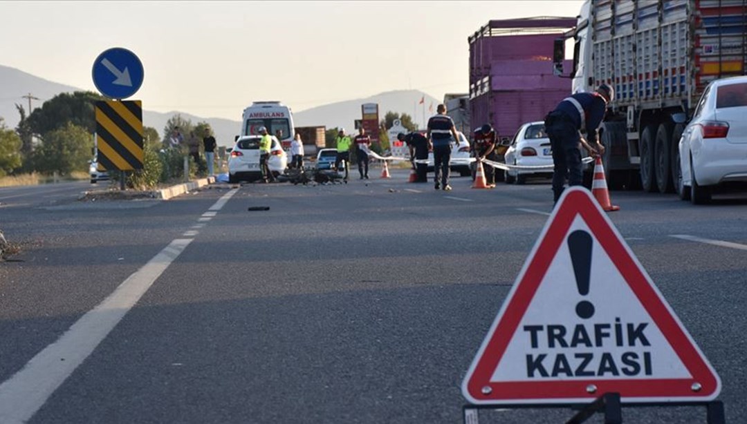 Sinop'ta bariyere çarpan otomobildeki 3 kişi yaralandı