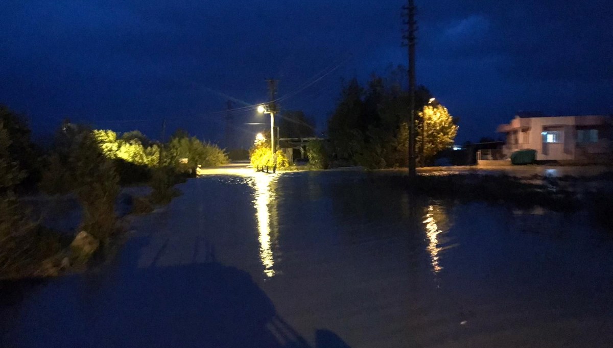 Antalya'da sağanak nedeniyle mahsur kalan 7 kişi kurtarıldı