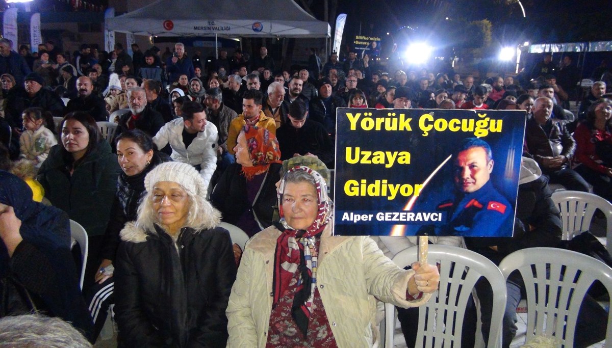 İlk Türk Astronot Alper Gezeravcı'nın uzay yolculuğuna hemşehrileri oyunlarla eşlik etti İlk Türk Astronot Alper Gezeravcı'nın uzay yolculuğuna hemşehrileri oyunlarla eşlik etti