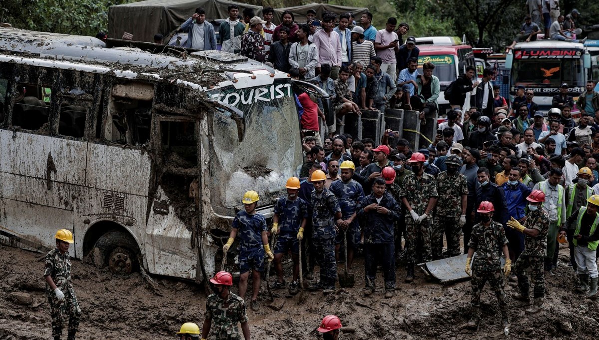 Nepal'de selin bilançosu ağır oldu: En az 200 ölü, 127 yaralı