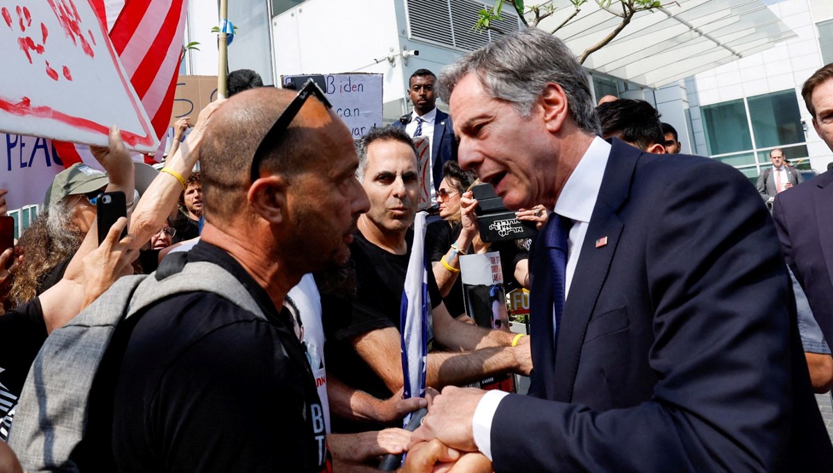 Blinken Tel Aviv'de: Protestoculara rehineler için söz verdi Blinken Tel Aviv'de: Protestoculara rehineler için söz verdi