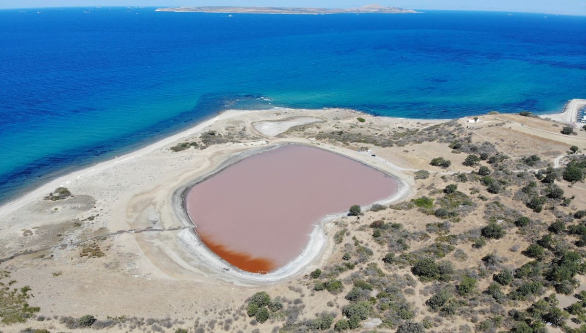 Çanakkale’de 2 bin yıllık antik liman kalpli pembe göle dönüştü Çanakkale’de 2 bin yıllık antik liman kalpli pembe göle dönüştü