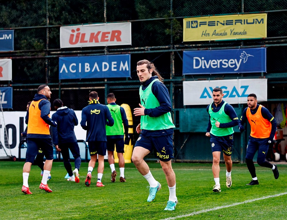 Aziz Yıldırım'ın kızı Yaz, Fenerbahçe idmanında 81 4jTPKWcO7kuugC6ddFDKXQ