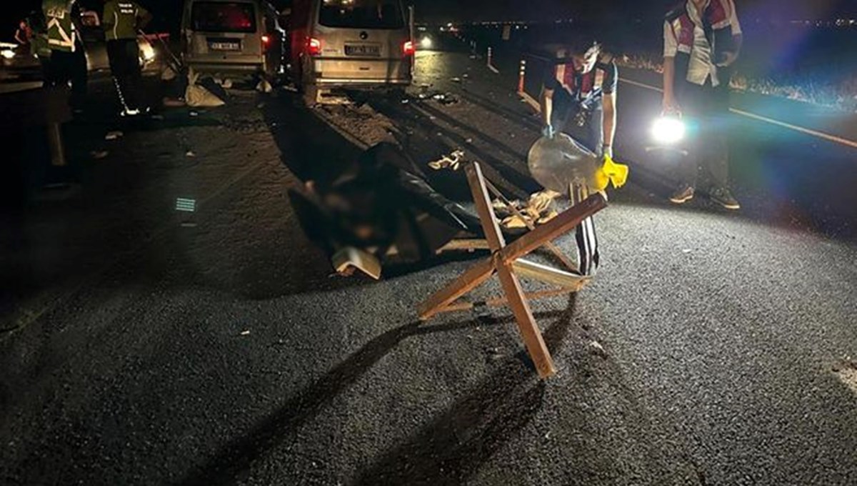 Kaza yapanların yardımına gidenlerin arasına başka bir araç daldı: 3 ölü