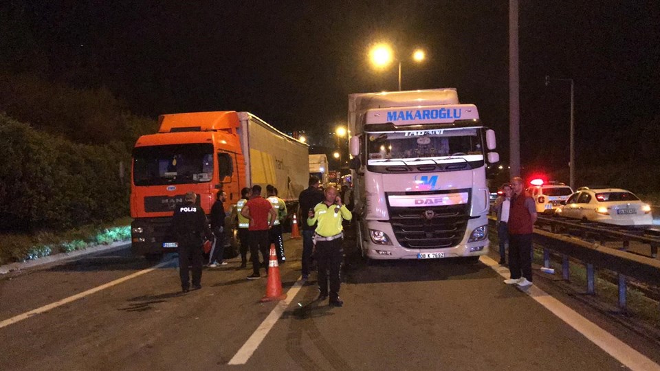 Anadolu Otoyolu'nda zincirleme trafik kazası: 3 ölü, 3 yaralı - 1