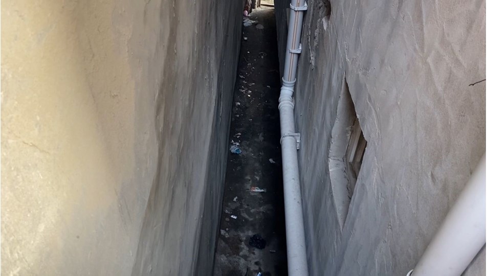 Banyoda doğum yapıp bebeği bina boşluğuna attı - Son Dakika Türkiye Haberleri | NTV Haber